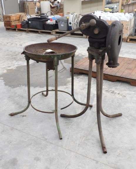 P-651 Forge Blower & Pot