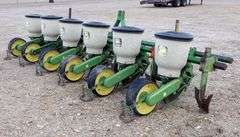 P-144 John Deere 71 Flex Planter