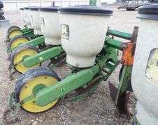 P-144 John Deere 71 Flex Planter