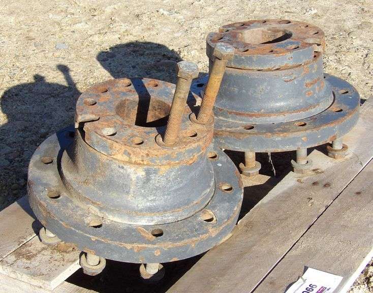 Rustic Tractor Hub V-1066 Tractor Hubs - Pickett Auction Service