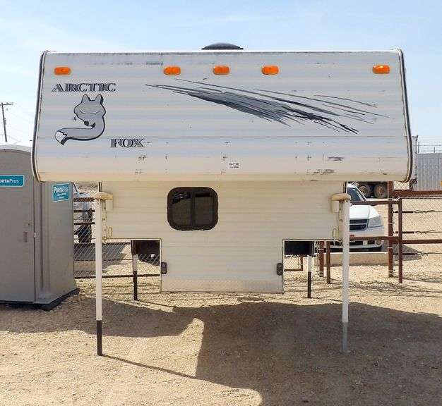 G-738 2004 Artic Fox Pickup Camper