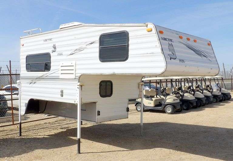 G-738 2004 Artic Fox Pickup Camper