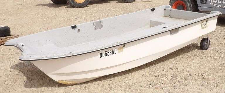 G-900 Livingston Fiberglass Boat