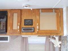 G-738 2004 Artic Fox Pickup Camper