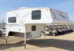 G-738 2004 Artic Fox Pickup Camper