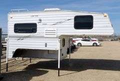 G-738 2004 Artic Fox Pickup Camper