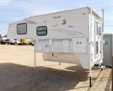 G-738 2004 Artic Fox Pickup Camper
