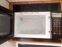 G-738 2004 Artic Fox Pickup Camper