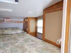 G-738 2004 Artic Fox Pickup Camper