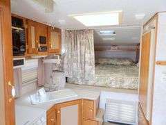 G-738 2004 Artic Fox Pickup Camper