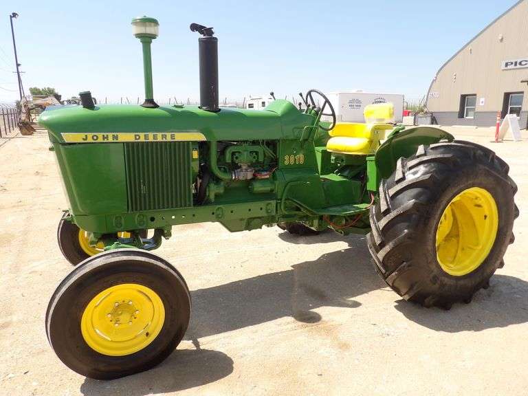 R-663 John Deere 3010 Tractor