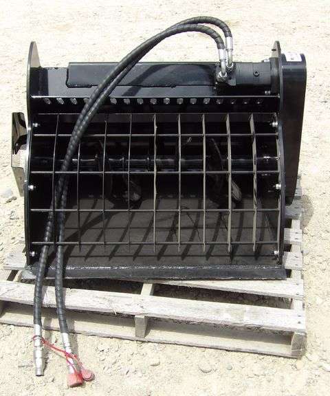 R-1004 Mini Skid Steer Mixing Bucket