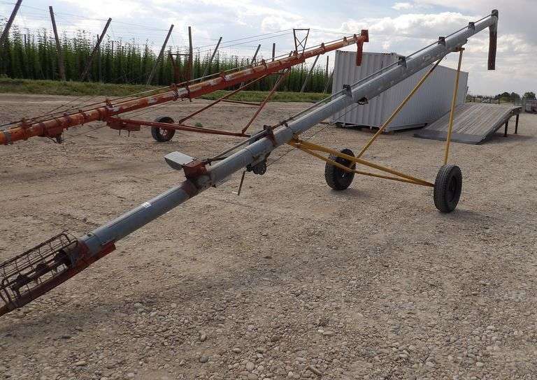 R-1086 Hutchinson Mobile Grain Auger
