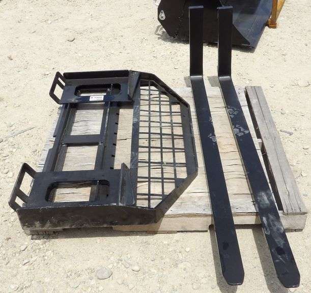 R-1008 Skid Steer Mast & Forks