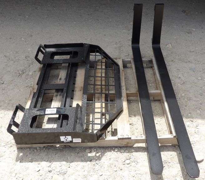 R-1006 Skid Steer Mast & Forks