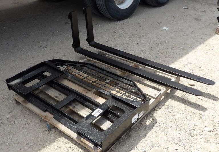 R-1006 Skid Steer Mast & Forks