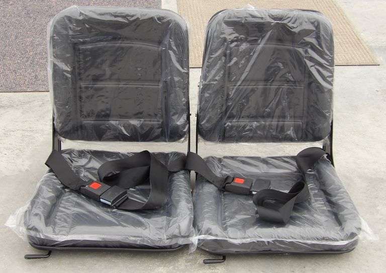 R-1063 Tractor Seats