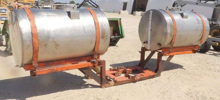 R-1189 Saddle Tanks