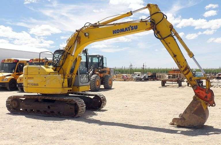 R-1251 Komatsu Excavator