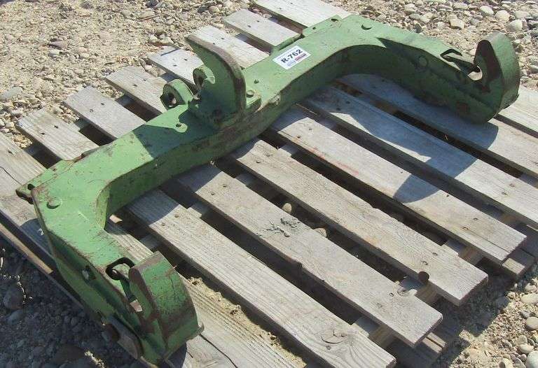 R-762  John Deere Quick Hitch