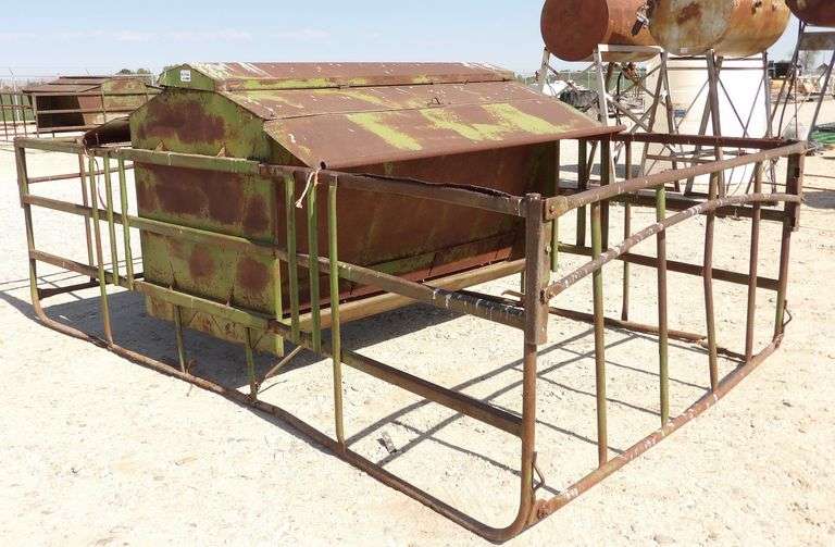 R-1124 Calf Creep Feeder