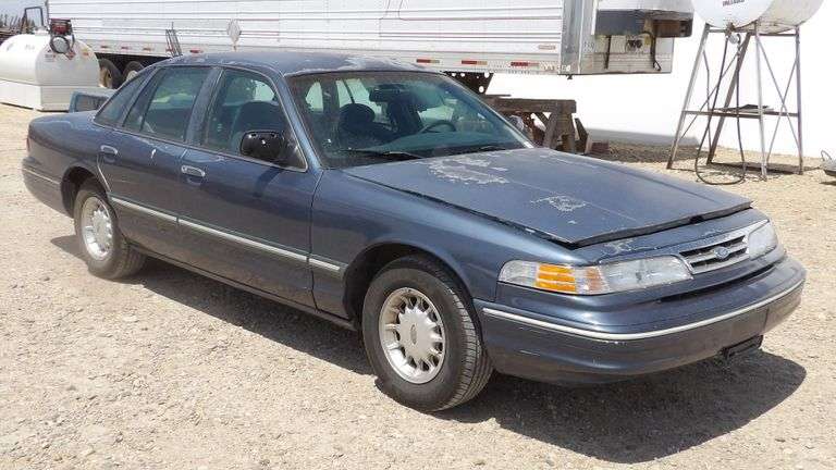 R-750 1997 Crown Victoria LX