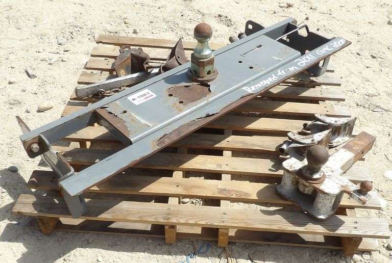 R-1083 Tow Hitches