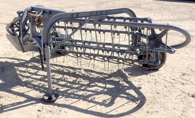 R-830 3-Point Hay Rake