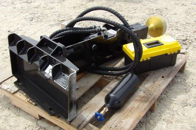 R-955 Mini Skid Steer Post Pounder