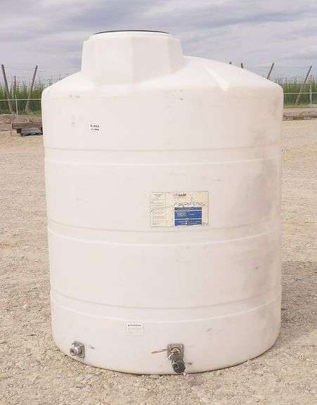 R-884 1000 Gallon Poly Tank