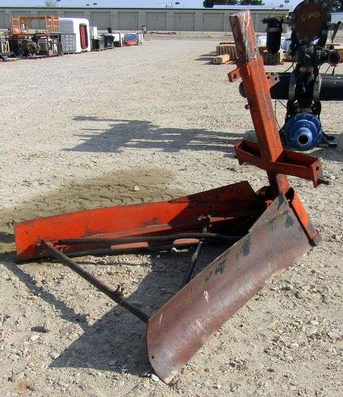 R-1099 3-Point Ditcher