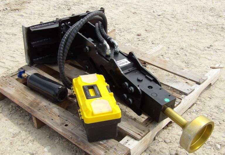 R-955 Mini Skid Steer Post Pounder