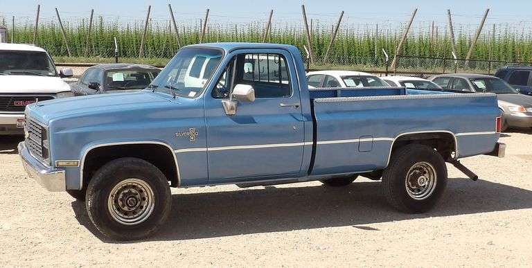 R-853 1984 Chevy Silverado 20 3/4 Ton 4X4 Pickup