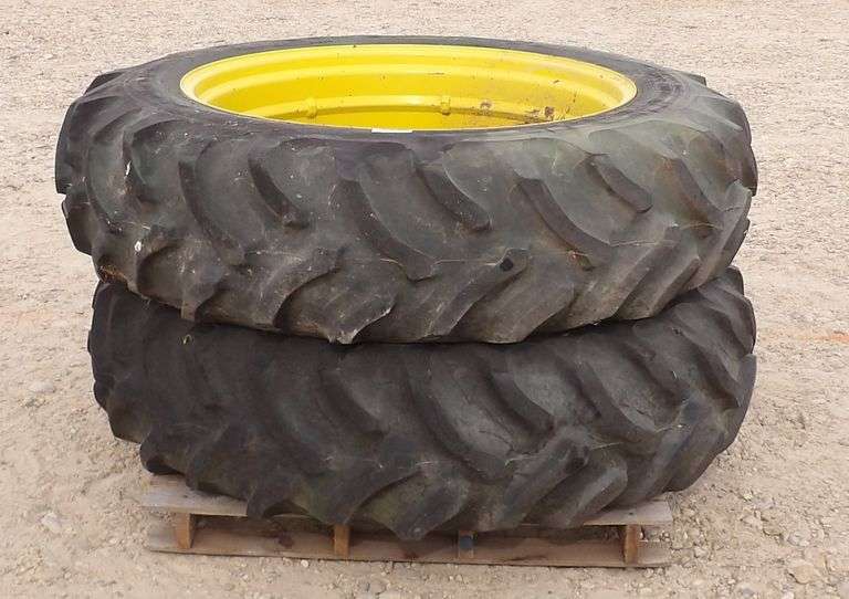 R-882 Kelly-Springfield Tractor Tires & Wheels (2)