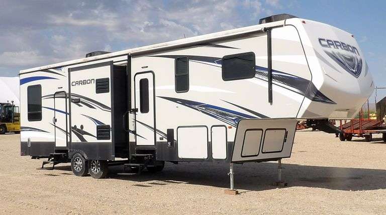 R-650 2016 Carbon Toy Hauler Travel Trailer