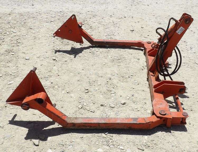 R-1242 3-Point Round Bale Feeder