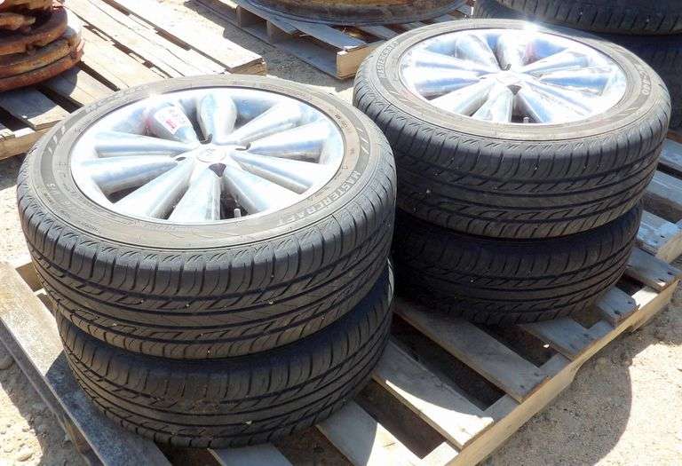 R-875  Mastercraft MC-440 Tires + Wheels (4)