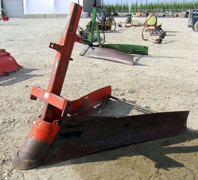 R-1099 3-Point Ditcher