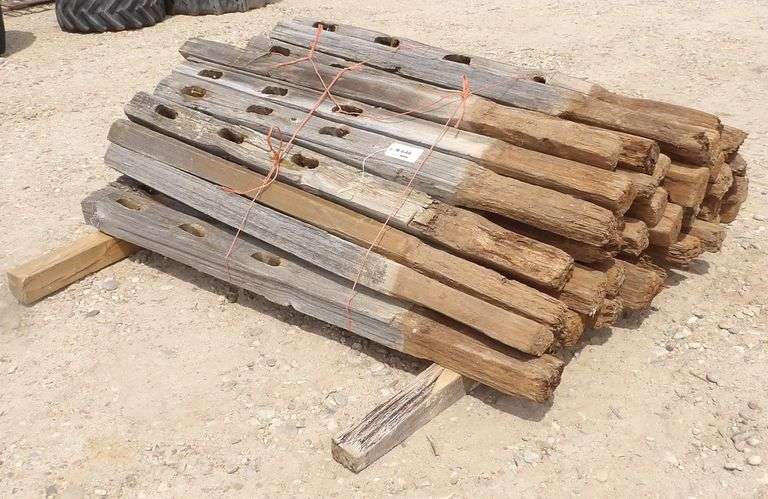 R-646  Cedar Fence Posts
