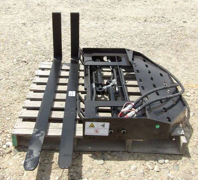 R-1031 Skid Steer Mast & Forks