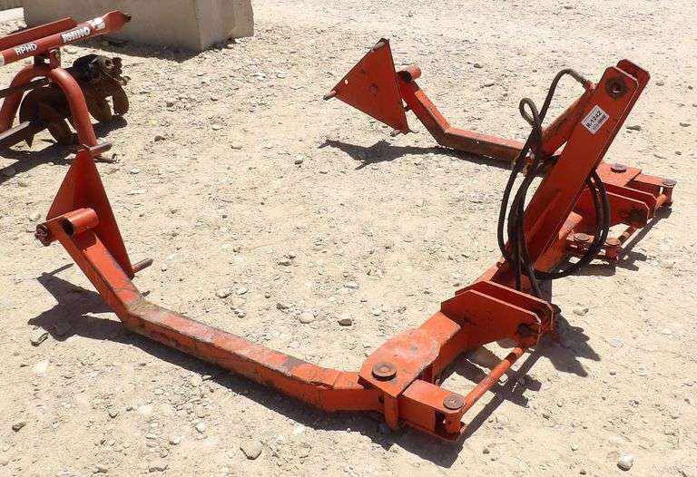R-1242 3-Point Round Bale Feeder