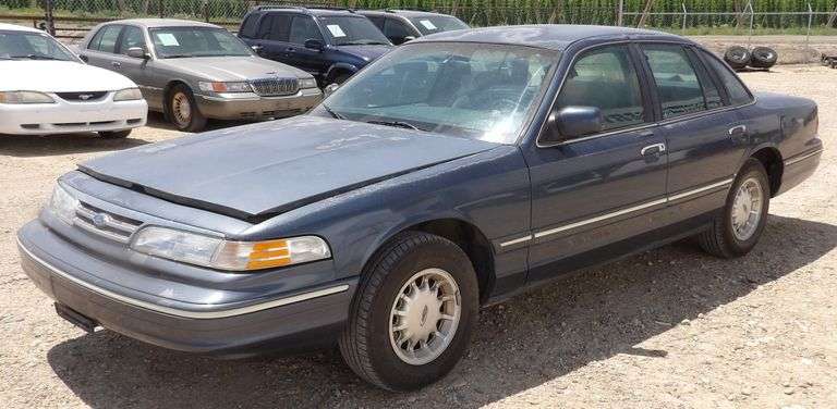 R-750 1997 Crown Victoria LX
