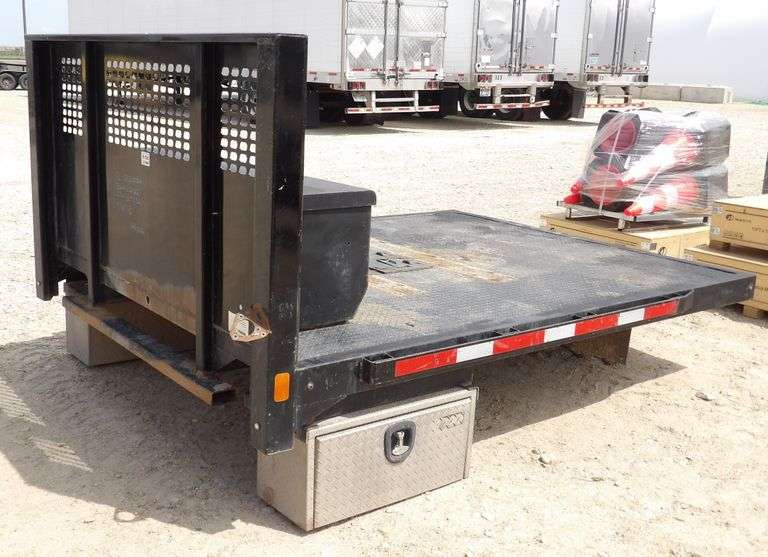 R-728 CM Steel Flatbed