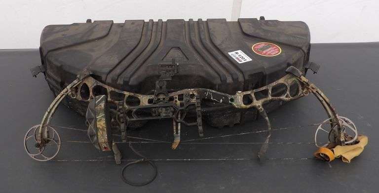 R-1201 Fred Bear Bow & Case