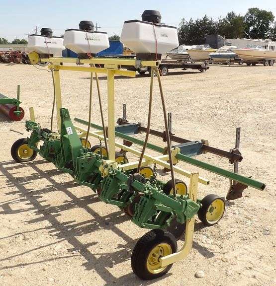 R-634 3-Point Planter