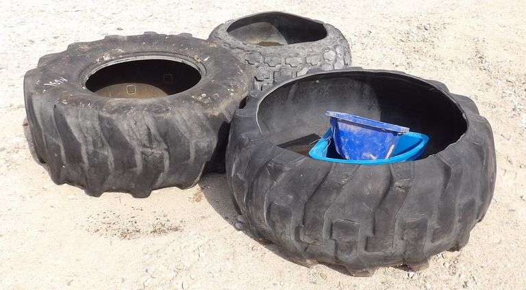 R-631 Livestock Tire Feeders