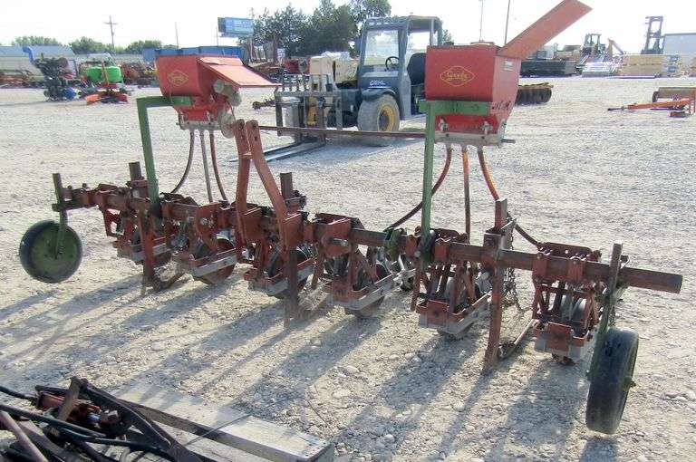 R-1088 6 Row Planter