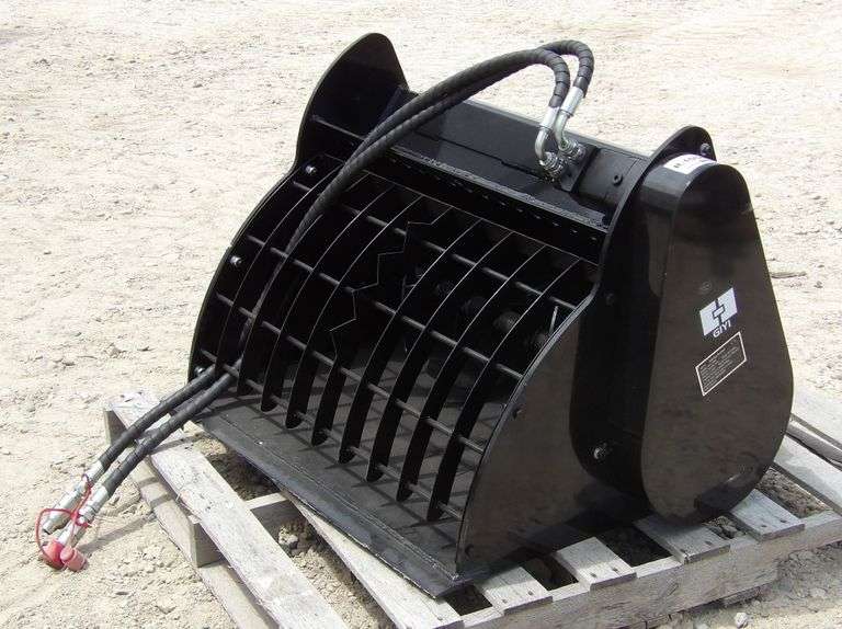 R-1004 Mini Skid Steer Mixing Bucket