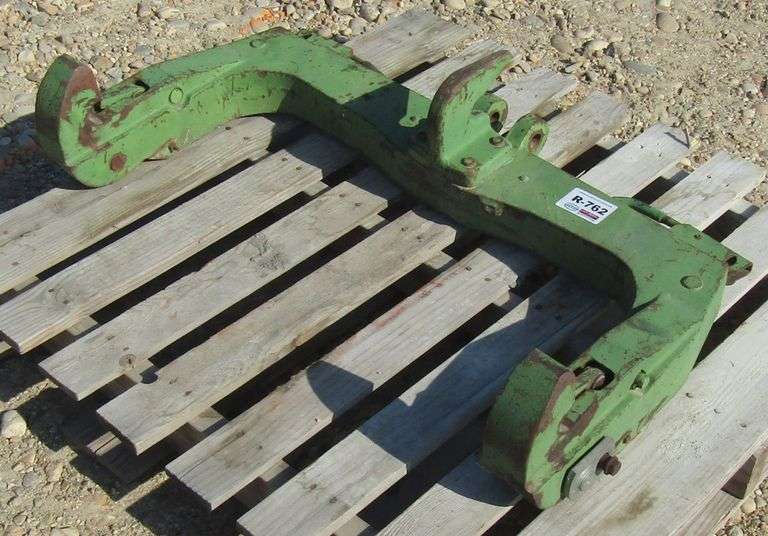 R-762  John Deere Quick Hitch