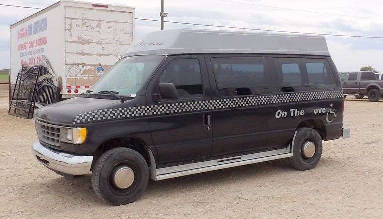 R-895  1996 Ford Van with Wheelchair Lift
